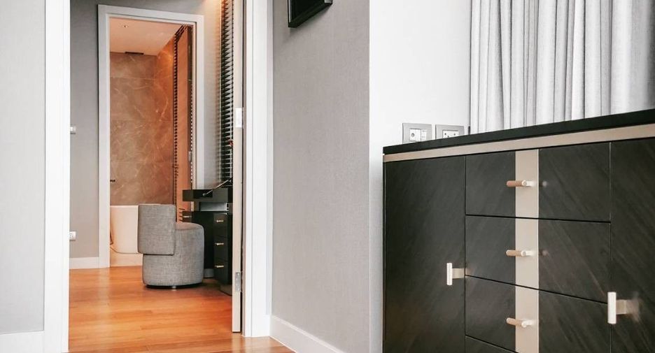 For rent 2 bedrooms condo in Pathum Wan, Bangkok