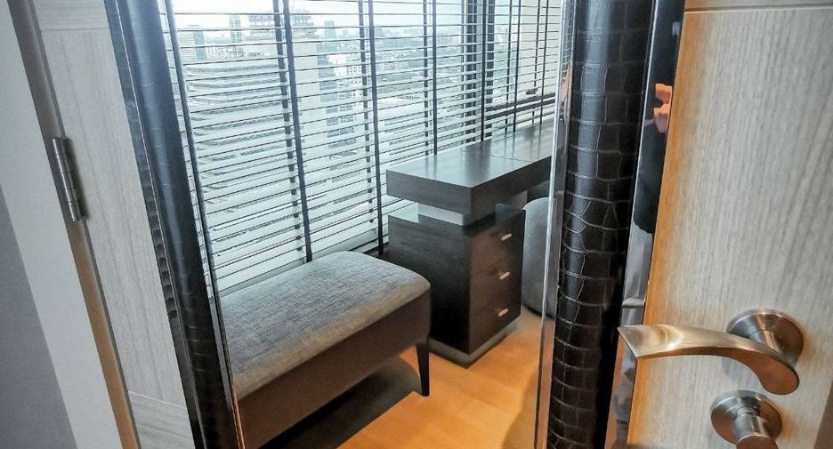 For rent 2 bedrooms condo in Pathum Wan, Bangkok