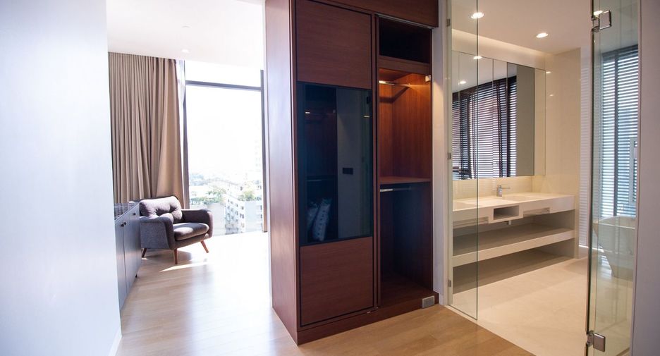 For rent 2 bedrooms condo in Khlong Toei, Bangkok