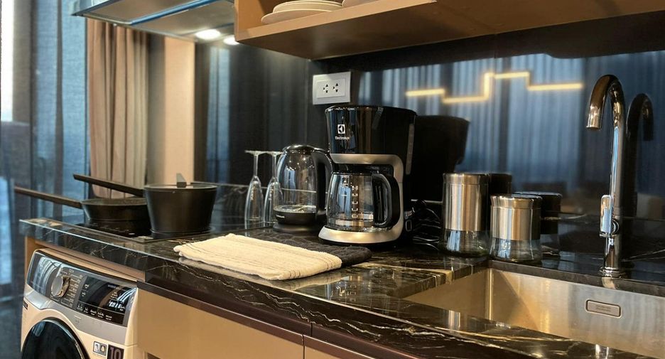 For rent 2 bedrooms condo in Khlong Toei, Bangkok