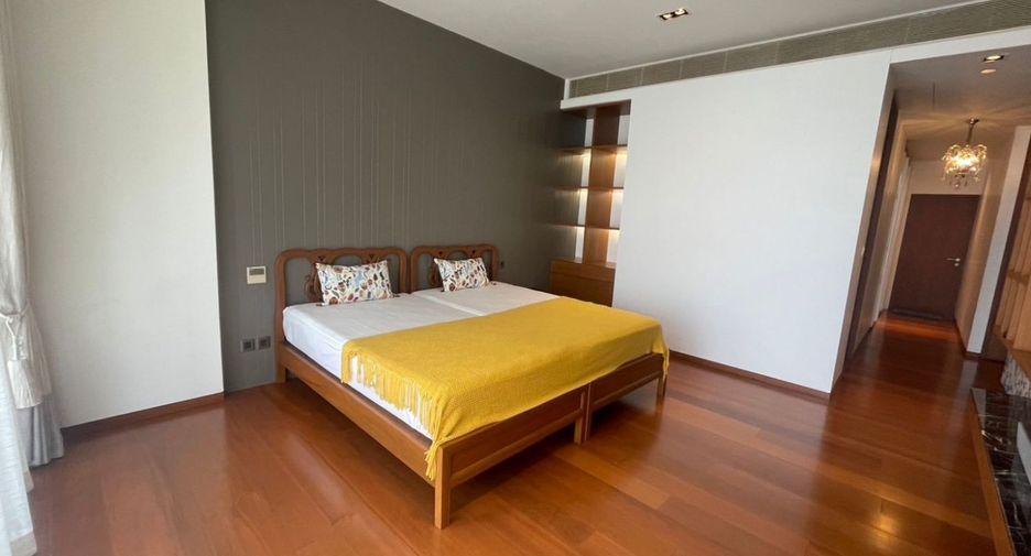 For rent and for sale 4 bedrooms condo in Sathon, Bangkok