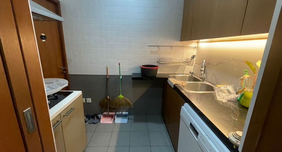 For rent and for sale 4 bedrooms condo in Sathon, Bangkok
