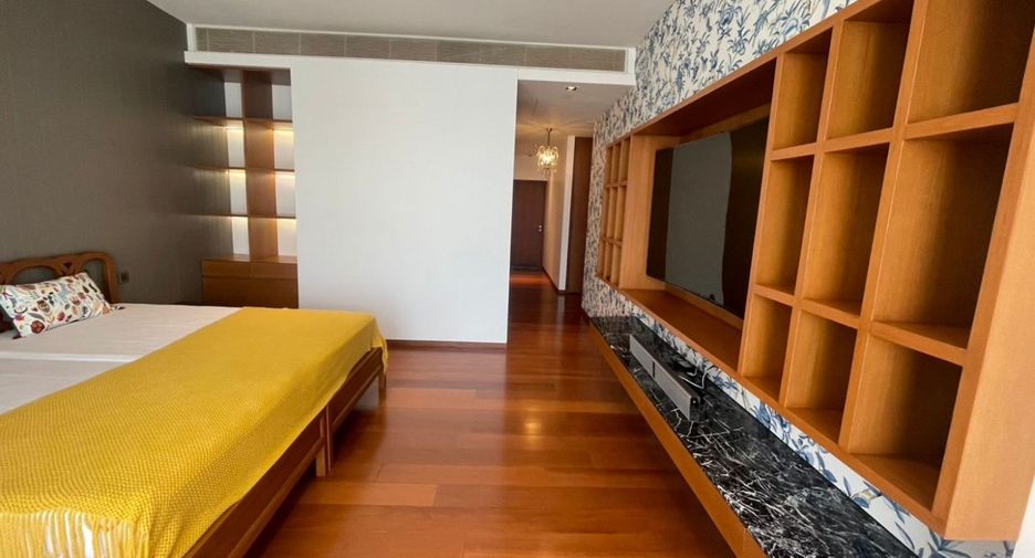 For rent and for sale 4 bedrooms condo in Sathon, Bangkok