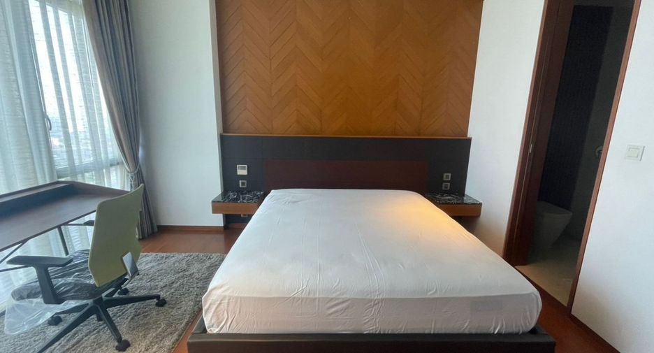 For rent and for sale 4 bedrooms condo in Sathon, Bangkok