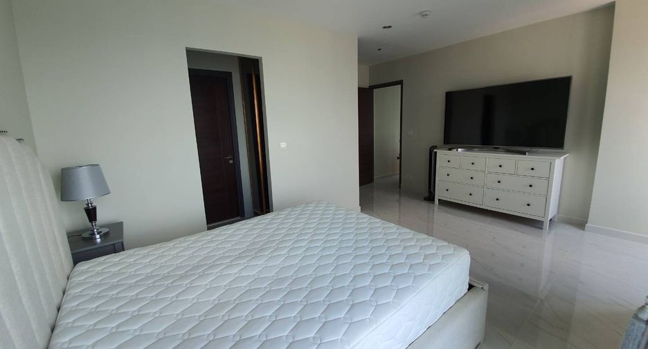 For rent 3 bedrooms condo in Watthana, Bangkok