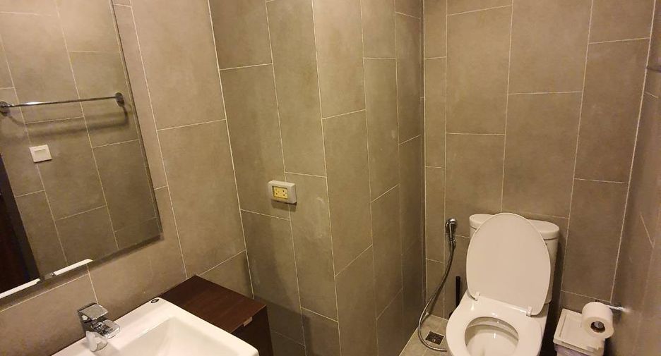 For rent 3 bedrooms condo in Watthana, Bangkok