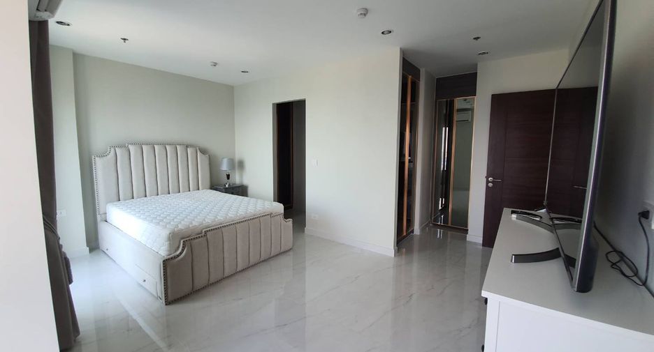 For rent 3 bedrooms condo in Watthana, Bangkok