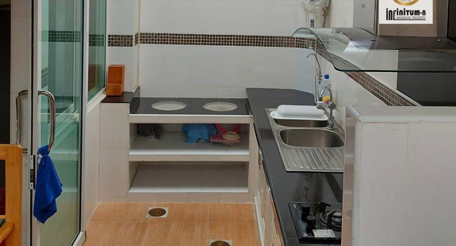For rent 4 bed townhouse in Bang Phli, Samut Prakan