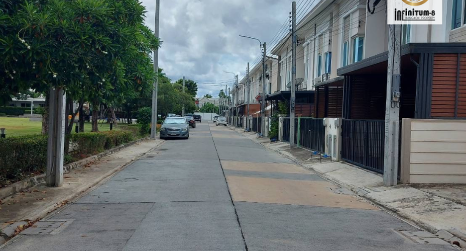 For rent 4 bed townhouse in Bang Phli, Samut Prakan
