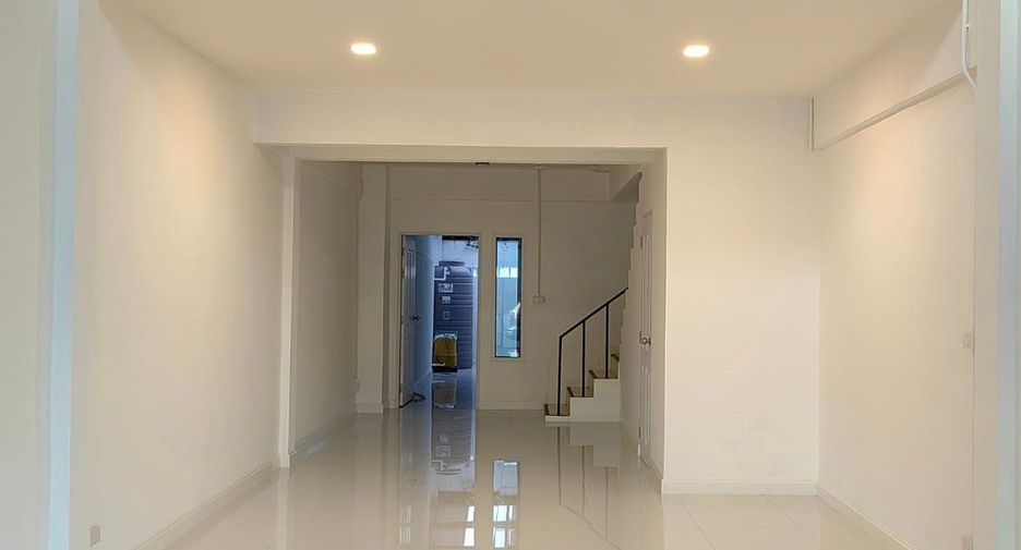 For rent そして for sale 3 Beds retail Space in Sai Mai, Bangkok