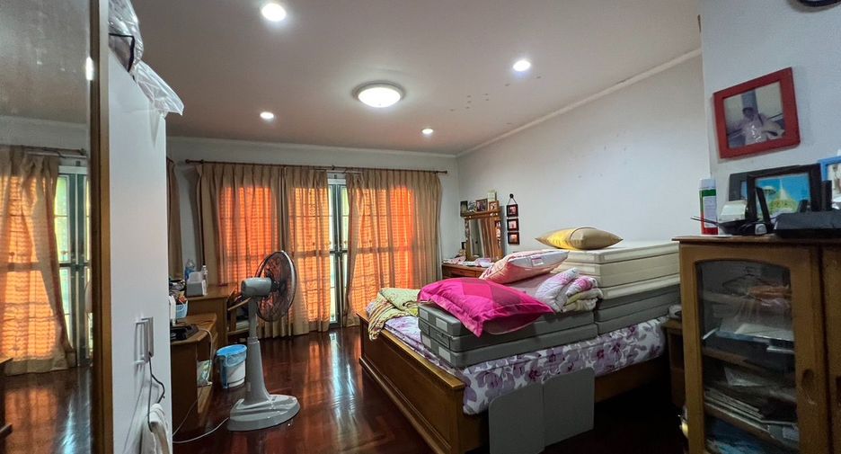 For sale 4 bedrooms house in Bang Khae, Bangkok
