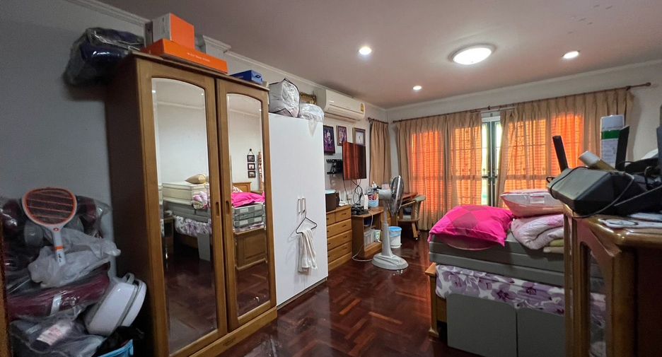 For sale 4 bedrooms house in Bang Khae, Bangkok