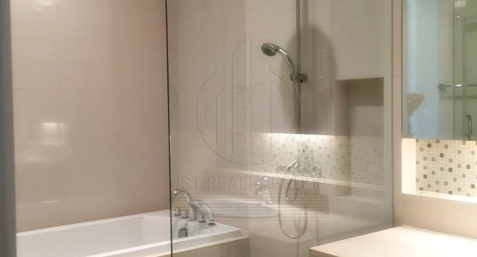 For rent 3 bedrooms condo in Khlong Toei, Bangkok