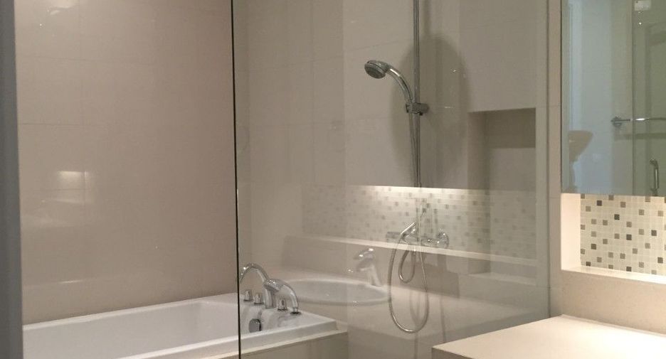 For rent 3 bedrooms condo in Khlong Toei, Bangkok