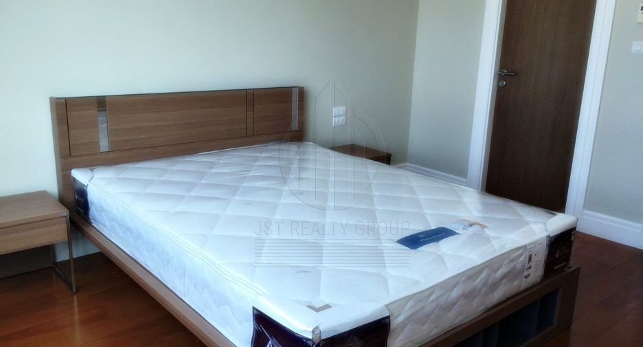 For rent 3 bedrooms condo in Khlong Toei, Bangkok