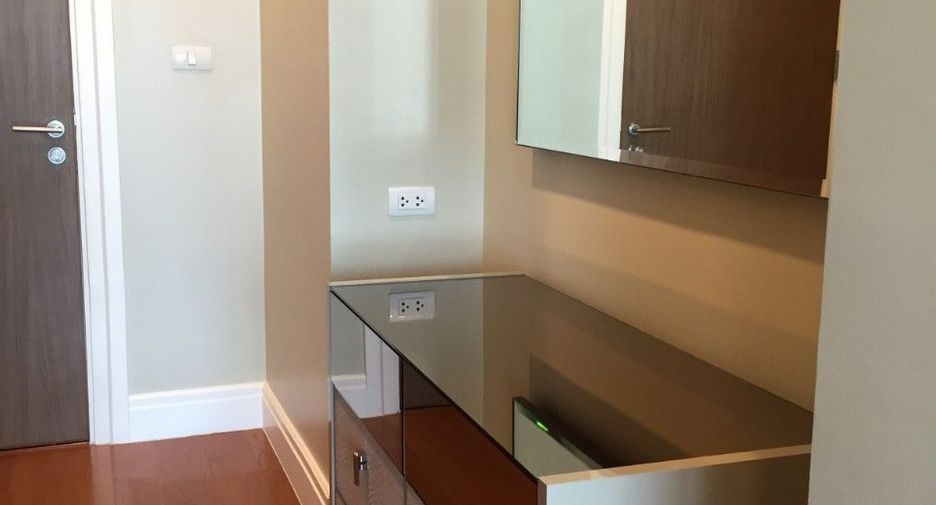 For rent 3 bedrooms condo in Khlong Toei, Bangkok