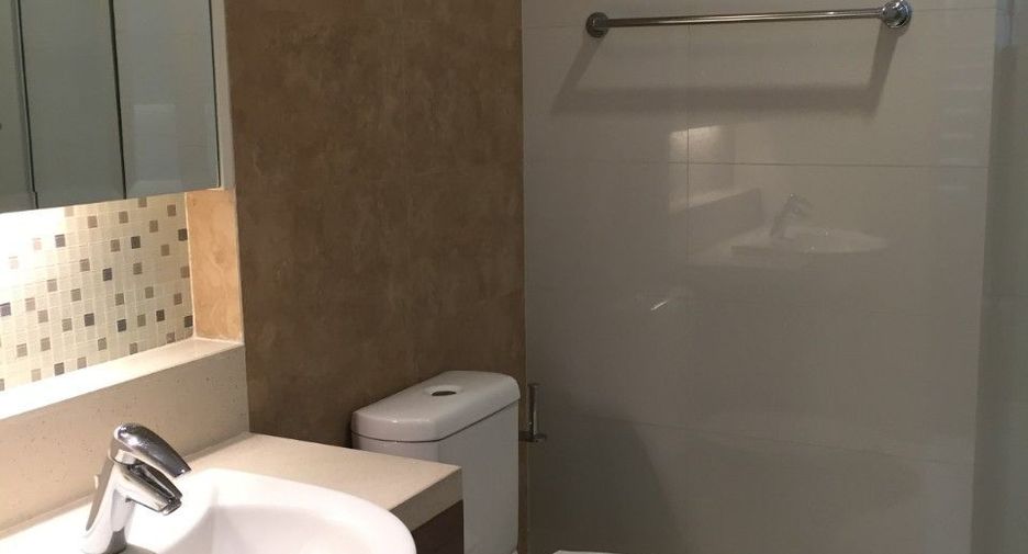 For rent 3 bedrooms condo in Khlong Toei, Bangkok