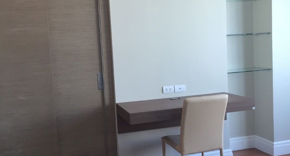 For rent 3 bedrooms condo in Khlong Toei, Bangkok