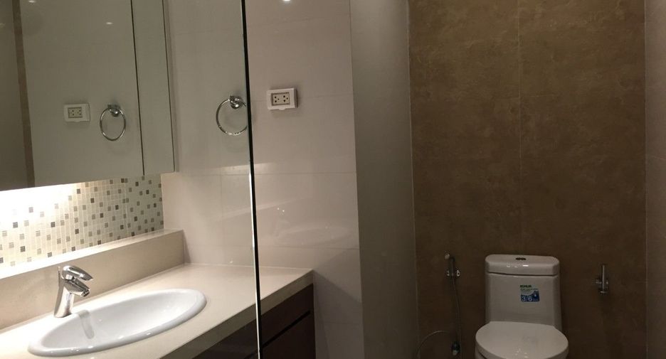 For rent 3 bedrooms condo in Khlong Toei, Bangkok