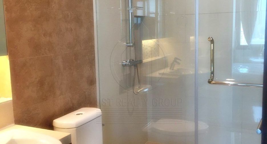 For rent 3 bedrooms condo in Khlong Toei, Bangkok