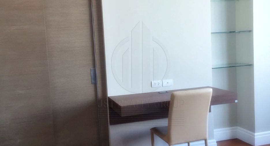 For rent 3 bedrooms condo in Khlong Toei, Bangkok