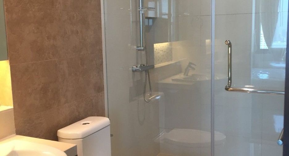 For rent 3 bedrooms condo in Khlong Toei, Bangkok