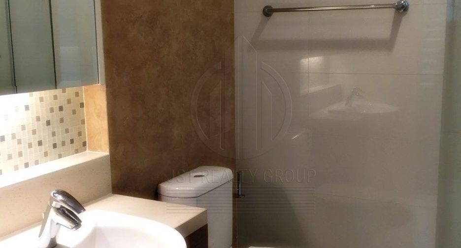 For rent 3 bedrooms condo in Khlong Toei, Bangkok