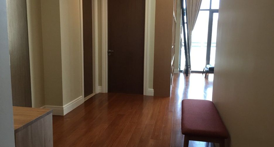 For rent 3 bedrooms condo in Khlong Toei, Bangkok