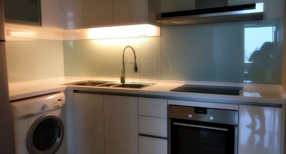 For rent 3 bedrooms condo in Khlong Toei, Bangkok
