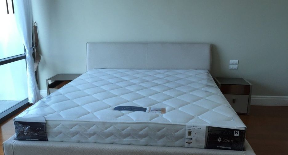 For rent 3 bedrooms condo in Khlong Toei, Bangkok