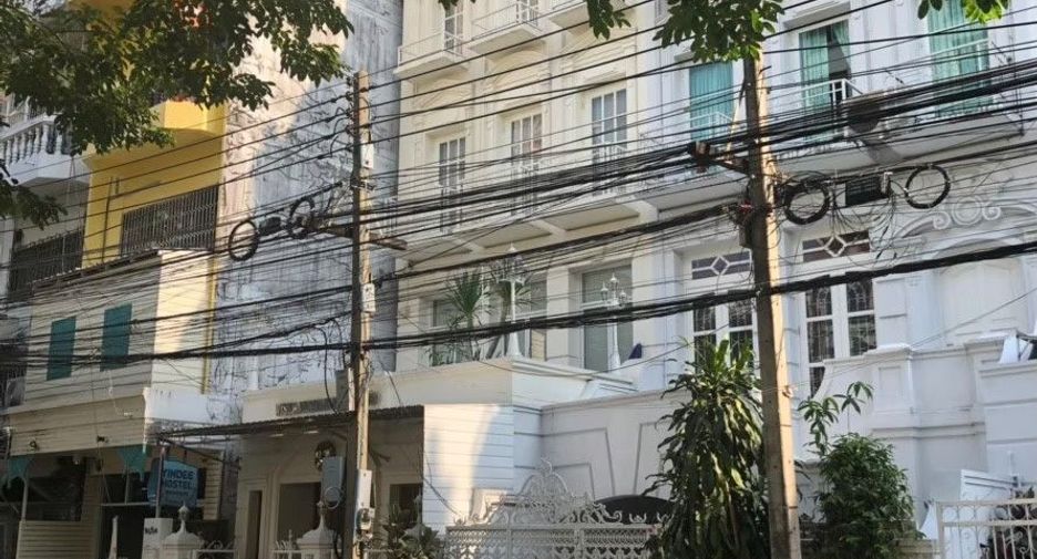 Casa adosada en venta de 4 habitaciones en Bang Rak, Bangkok