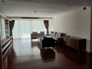 For rent 4 bed serviced apartment in Khlong Toei, Bangkok