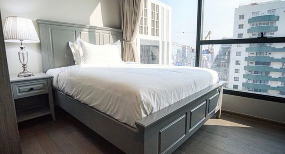 For rent 3 bedrooms condo in Khlong Toei, Bangkok