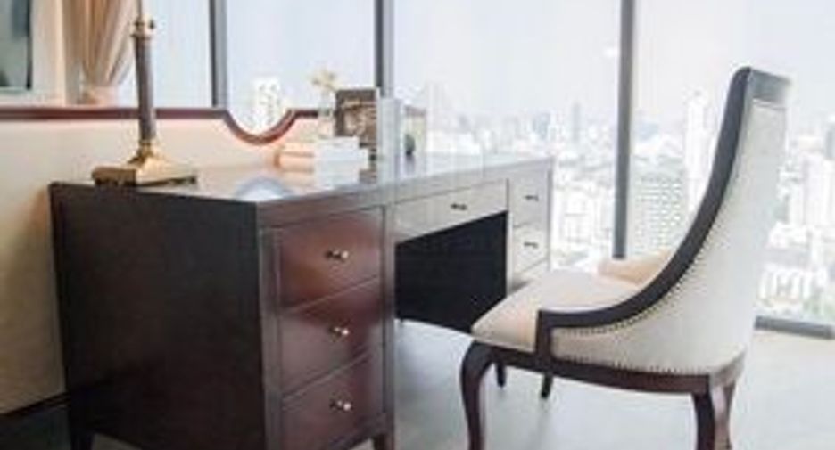 For rent 3 bedrooms condo in Khlong Toei, Bangkok