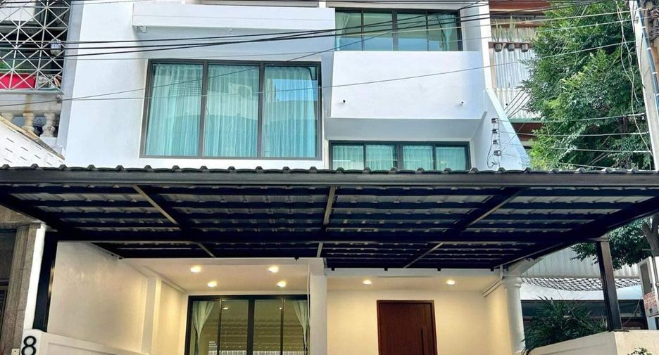For sale 6 Beds townhouse in Sathon, Bangkok