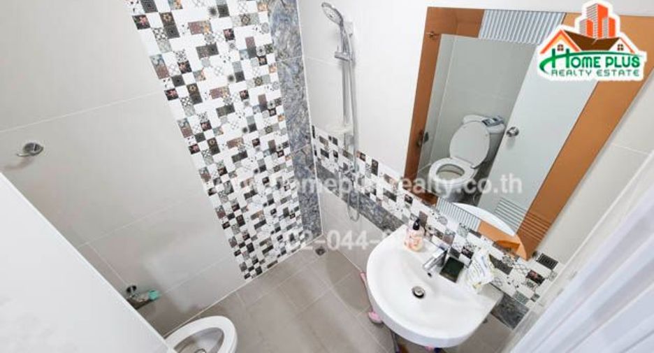 For sale 4 bedrooms townhouse in Khlong Sam Wa, Bangkok