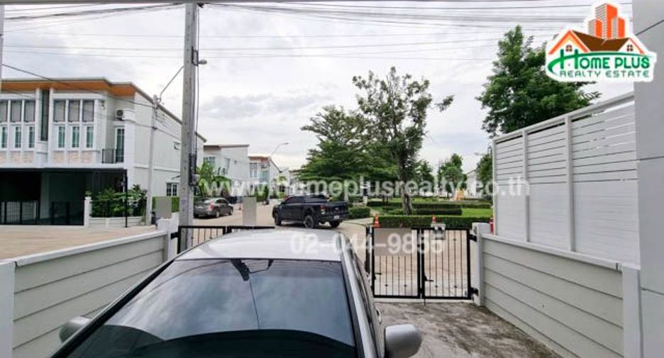For sale 4 bedrooms townhouse in Khlong Sam Wa, Bangkok