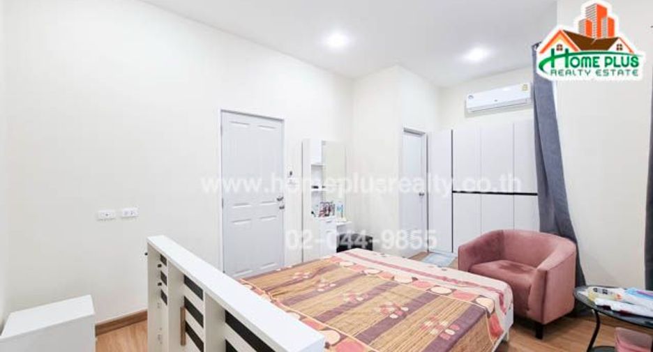 For sale 4 bedrooms townhouse in Khlong Sam Wa, Bangkok