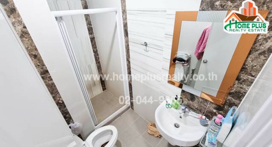 For sale 4 bedrooms townhouse in Khlong Sam Wa, Bangkok