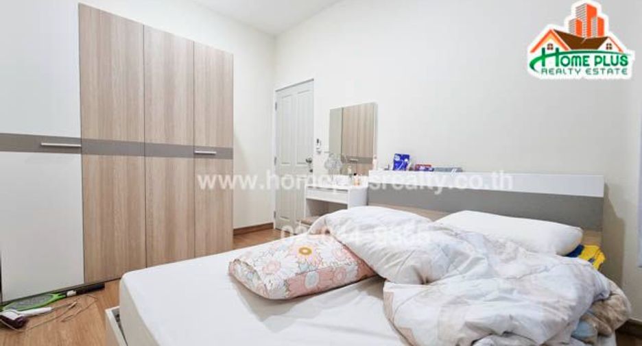 For sale 4 bedrooms townhouse in Khlong Sam Wa, Bangkok