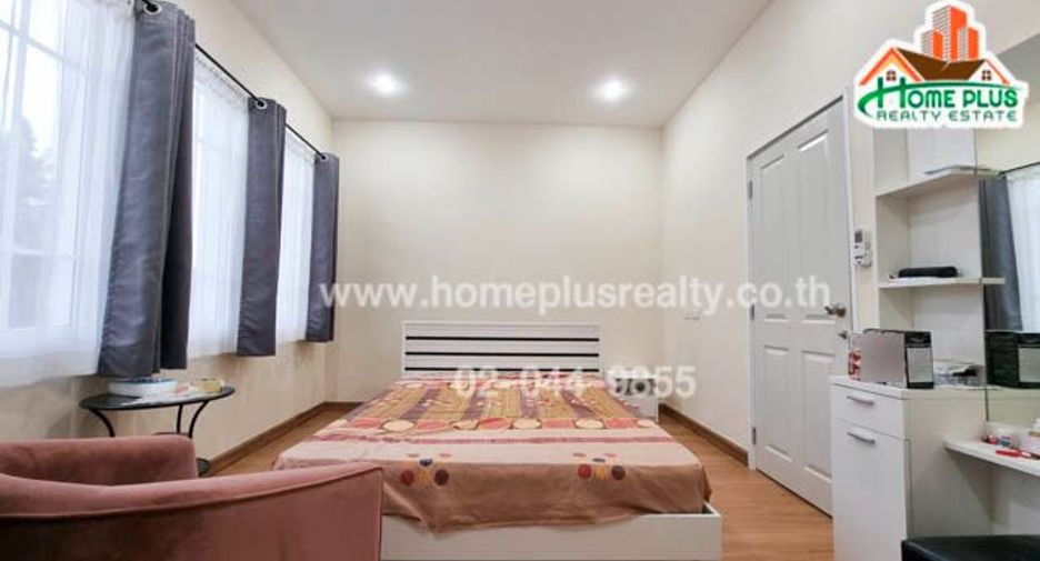 For sale 4 bedrooms townhouse in Khlong Sam Wa, Bangkok