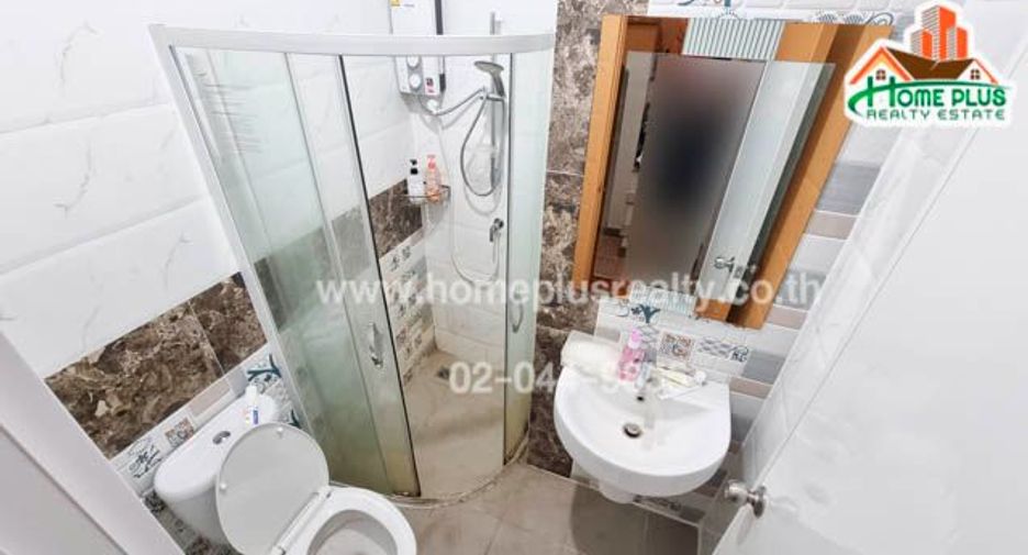 For sale 4 bedrooms townhouse in Khlong Sam Wa, Bangkok
