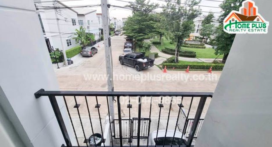 For sale 4 bedrooms townhouse in Khlong Sam Wa, Bangkok