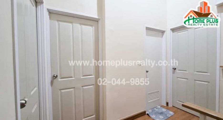 For sale 4 bedrooms townhouse in Khlong Sam Wa, Bangkok
