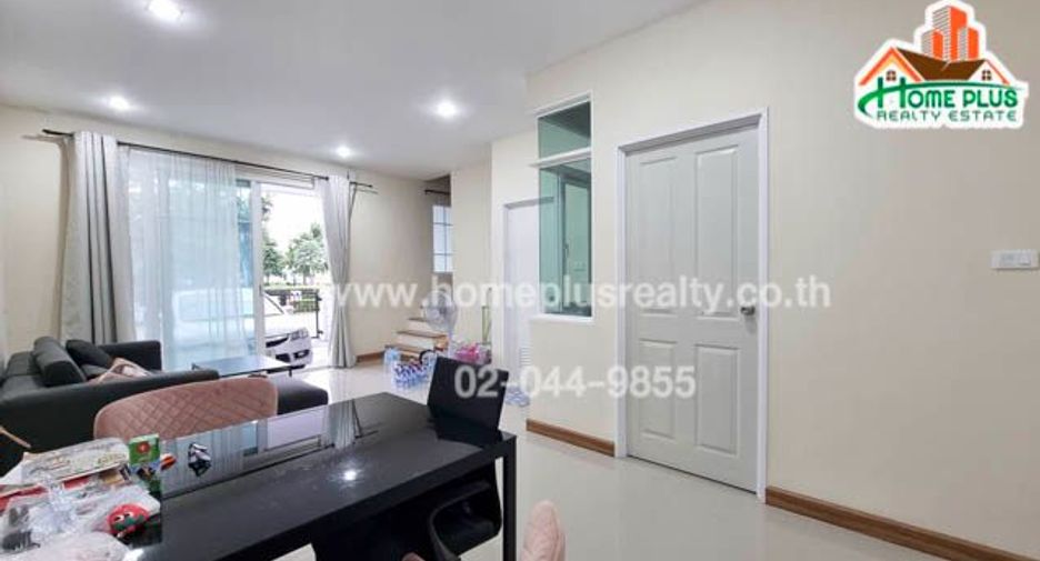 For sale 4 bedrooms townhouse in Khlong Sam Wa, Bangkok