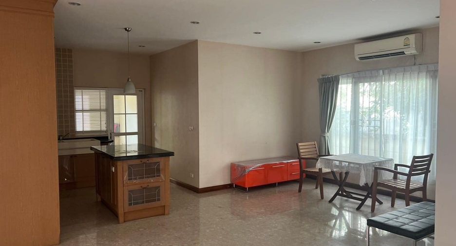 For rent 4 Beds house in Lat Phrao, Bangkok