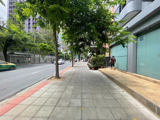 For rent 6 bedrooms retail Space in Watthana, Bangkok