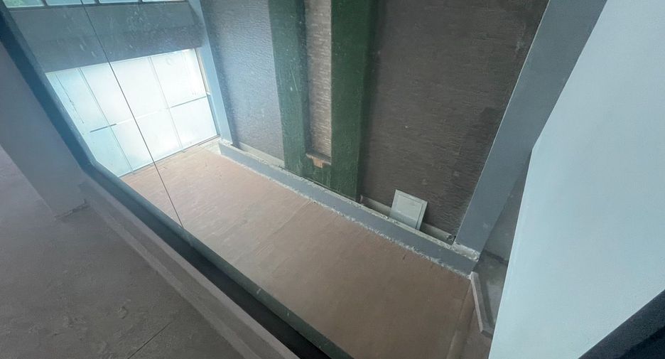 For rent 6 bedrooms retail Space in Watthana, Bangkok