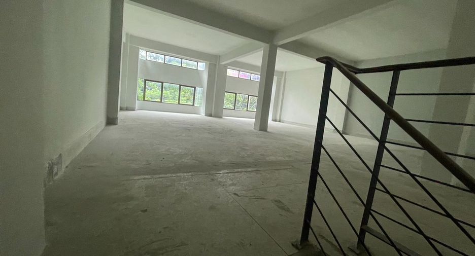 For rent 6 bedrooms retail Space in Watthana, Bangkok