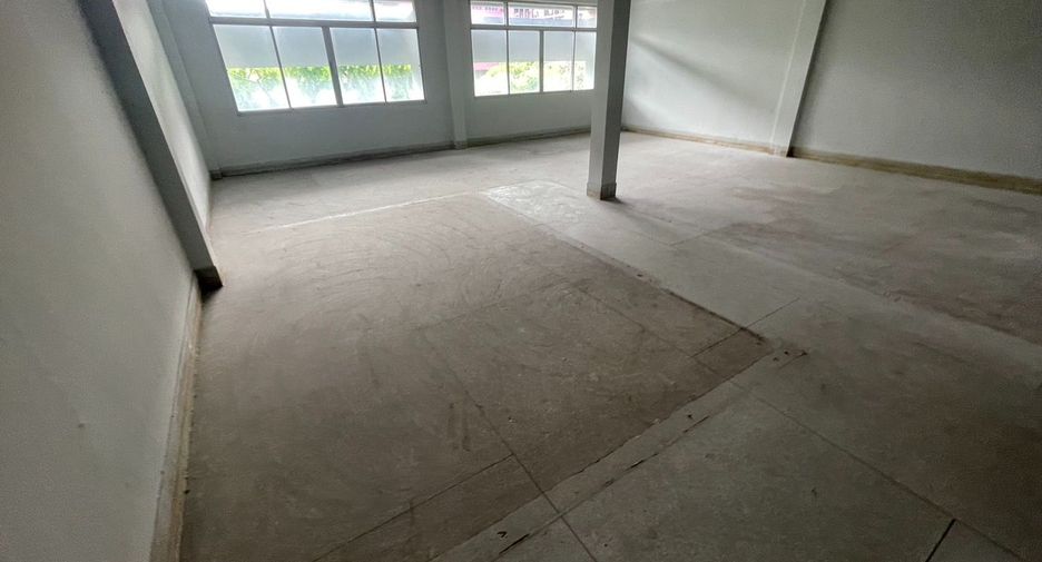 For rent 6 bedrooms retail Space in Watthana, Bangkok